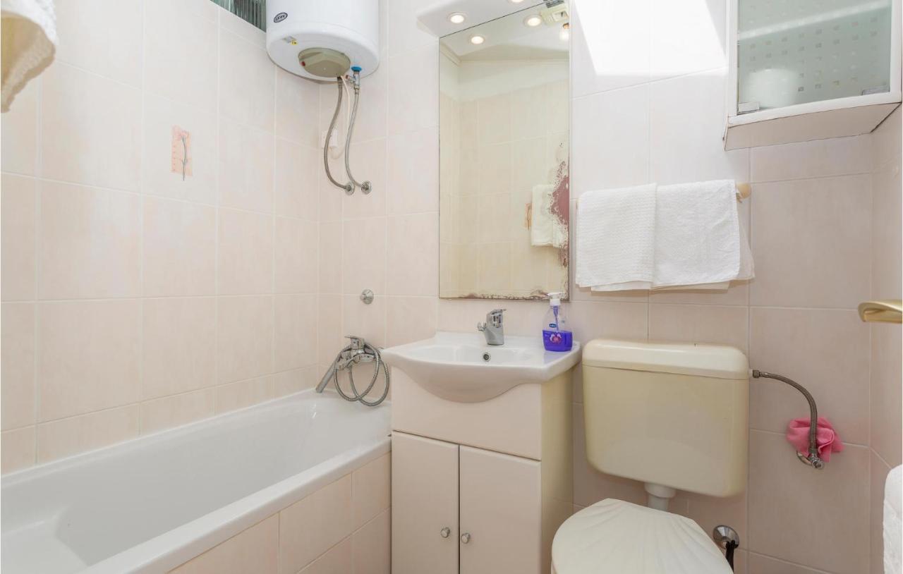 Beautiful Apartment In Omisalj With Kitchen Ngoại thất bức ảnh